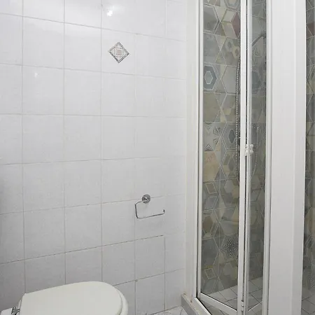 2 Bedroom Stunning Apartment In Ragusa